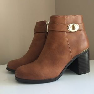 NWT TopShop brown ankle booties with gold accent